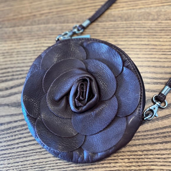 Made in Italy Leather Flower Handbag - Picture 3 of 13